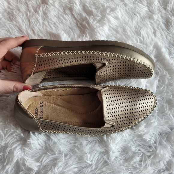 Earth Origins Lark Lizzy Slip-On - Picture 2 of 7